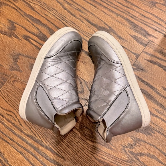 OLD SOLES Gently Used Sz 30 Silver/Pewter Quilted Leather Zipper Sneakers - Picture 5 of 9